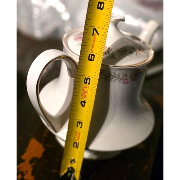 Vintage Tea Pot Royal Albert Belinda Bone China Floral 1966 England 7" - Picture 6 of 16